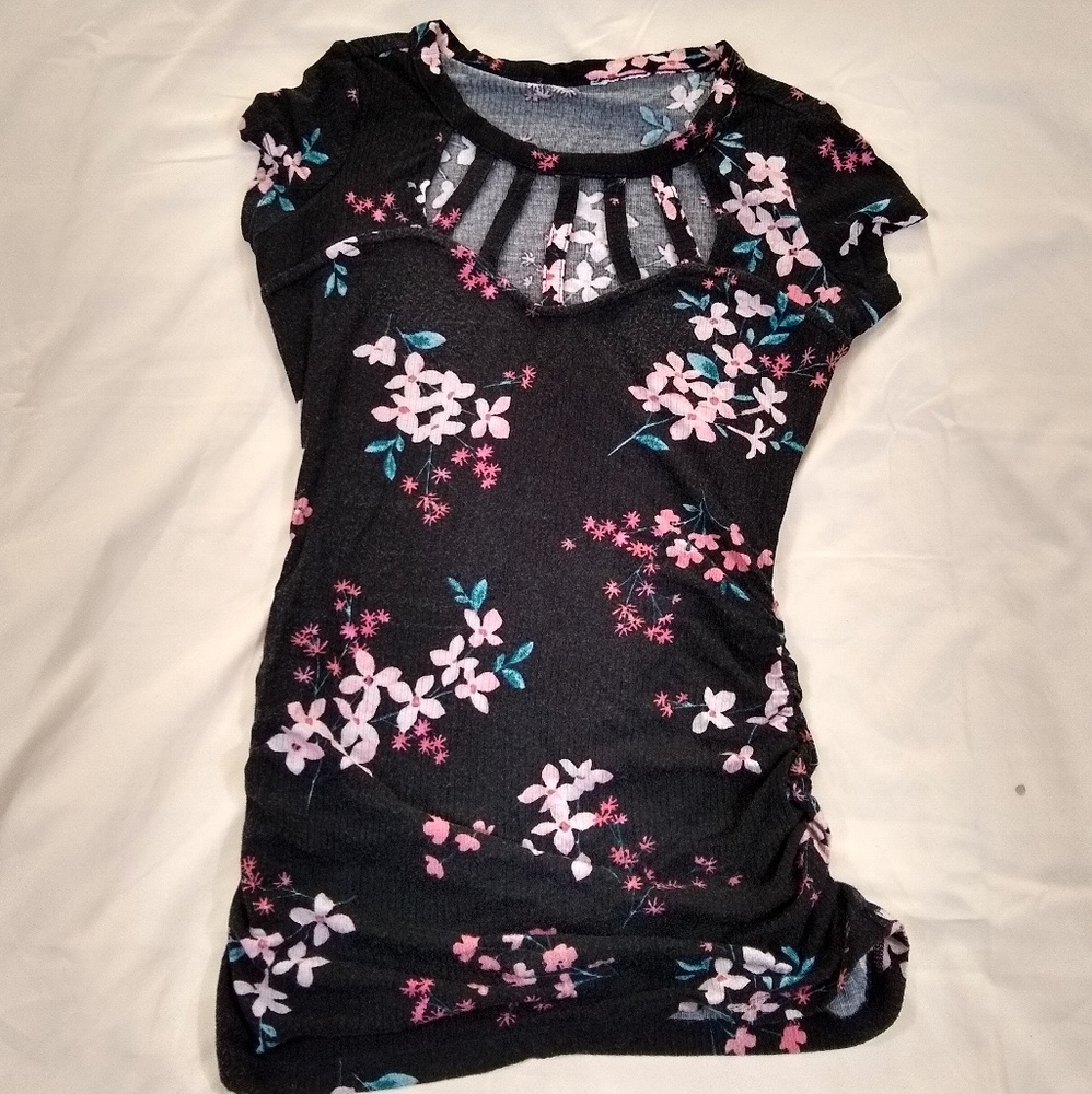 Adorable floral top